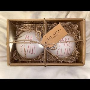 BNIB RAE DUNN MR AND MRS CLAUS ORNAMENTS